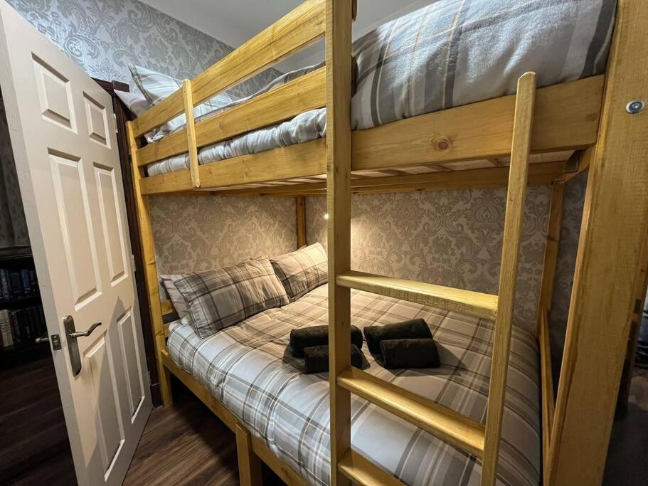 The Nook Crieff - Central 2-Bed With Garden :) 외부 사진